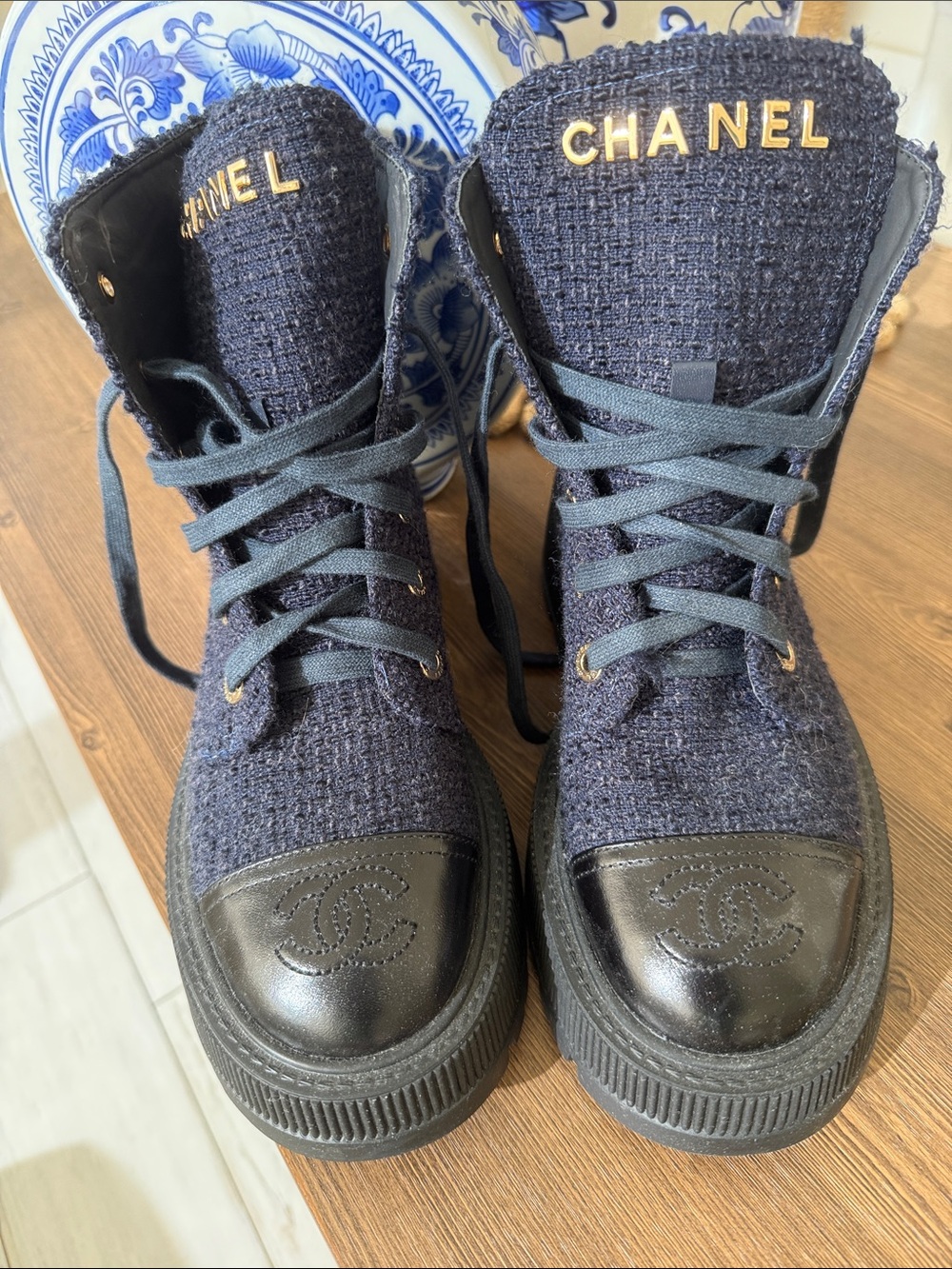 CHANEL Navy Tweed & Black Leather Kids Lace-Up Bootsu